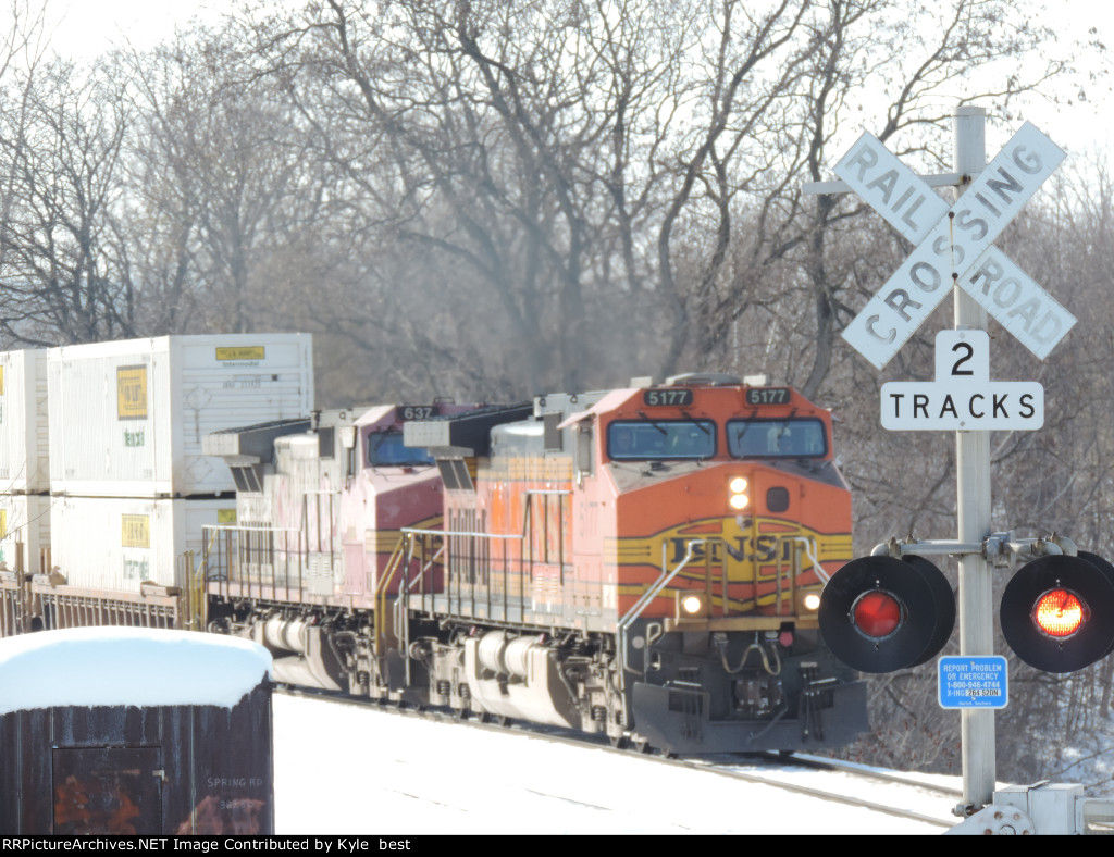 BNSF 5177 on 264